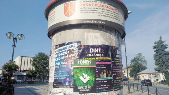 ONR reklamował się na miejskim słupie. Bez pozwolenia urzędu miasta