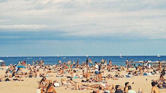 Oparzenia słoneczne groźniejsze niż myślisz. NFZ ostrzega