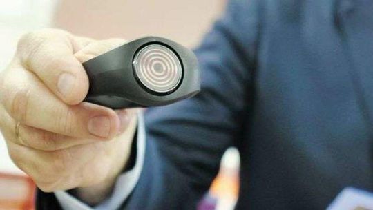 Opaska telemedyczna dla pocovidowców. Jak ją zdobyć?