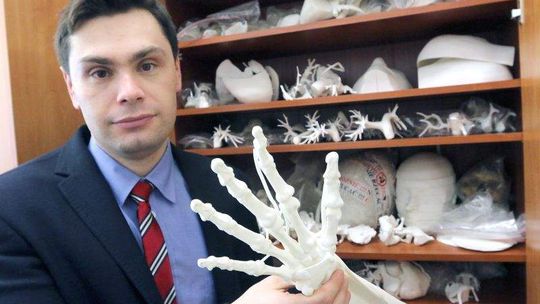 Operacja prawdziwa, pacjent na niby