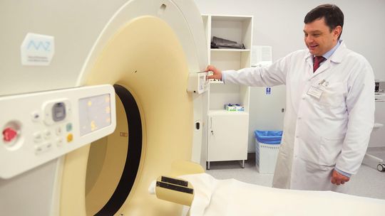 Operacje zaćmy są wykonywane szybciej. Krótsze kolejki są też na badania