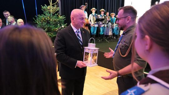 Opłatek, kolędy i życzenia na czas zmian. Spotkanie świąteczne w Urzędzie Marszałkowskim Opłatek u marszałka