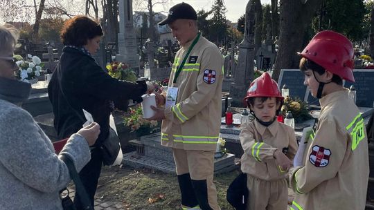 Opole Lubelskie. Niezły debiut zbiórki cmentarnej na ratowanie żeliwnego grobu