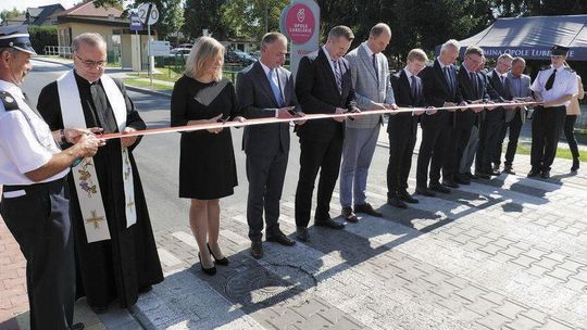 Opole Lubelskie otworzyło odnowione drogi powiatowe w 10 miejscowościach za jednym cięciem wstęgi