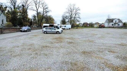 Opole Lubelskie: Wygrali z błotem przy cmentarzu