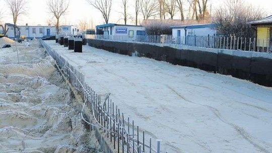 Opole Lubelskie: Zima trzyma, stadion rośnie