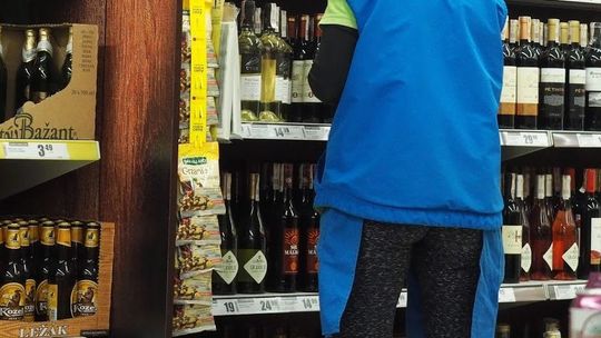 Opole Lubelskie: Złodziej z supermarketu omijał sklepowe kasy