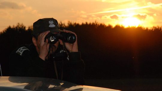 Ormianin przepłynął pontonem Bug, później "łapał stopa"