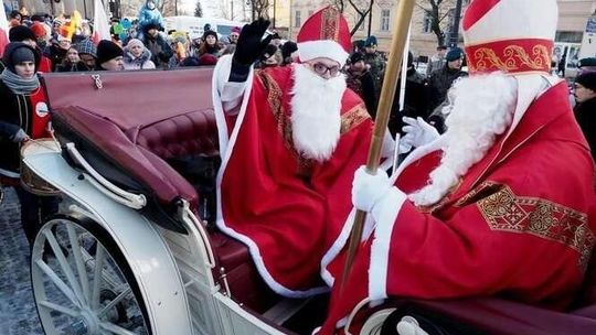 Orszak św. Mikołaja przeszedł ulicami Lublina. Już po raz trzeci. "Fajny ten Mikołaj!"