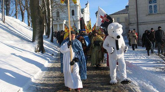 Orszak Trzech Króli w Chełmie. Mędrcy szli z niedźwiedziem