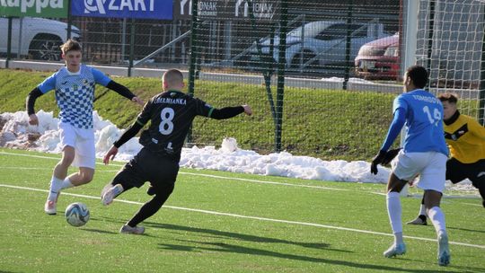 Osiem goli w sparingu Chełmianki z Tomasovią, podstawowy bramkarz jednak zostanie?