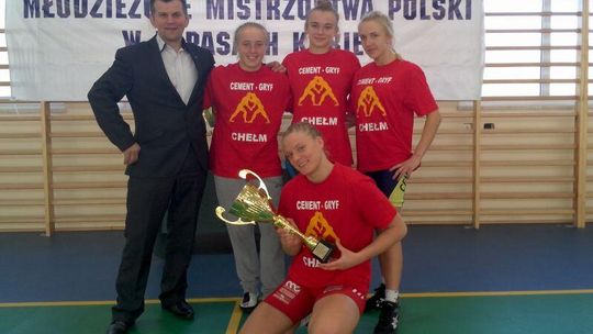 Osiem medali zawodniczek z regionu podczas młodzieżowych mistrzostw Polski w zapasach