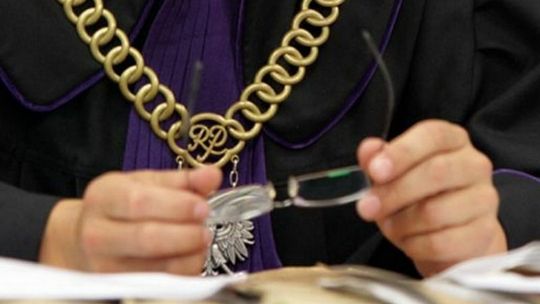 Oskubały konta klientów banku. Wyroki w zawieszeniu