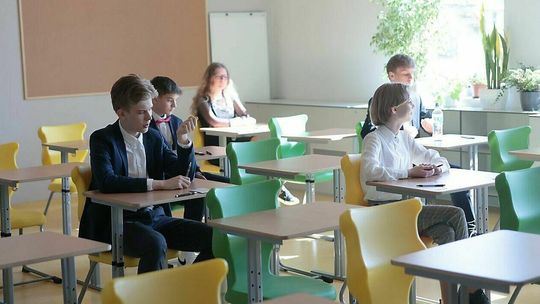 Ósmoklasiści już piszą egzamin. Dziś język polski (zdjęcia)
