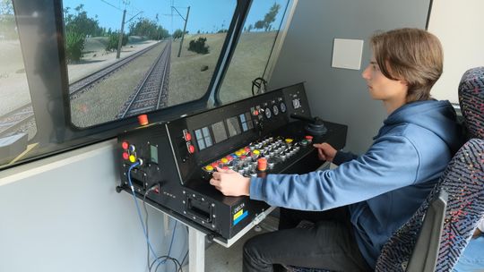 Ósmoklasiści wybierają szkoły. A może by tak poprowadzić pociąg?