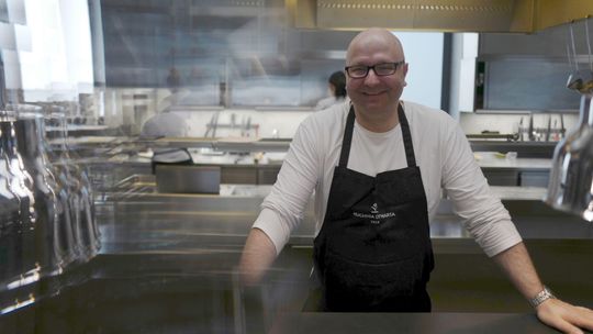 Ostatnio dania przygotowywał tu Amaro. "Gotujemy na oczach ludzi. Nie mamy nic do ukrycia"