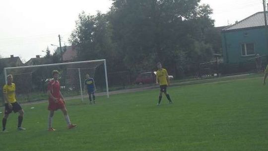 Ostre strzelanie na boisku w Łazach. Wyniki bialskiej okręgówki