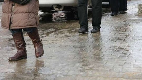 Ostrzeżenie pogodowe. W nocy może być bardzo ślisko