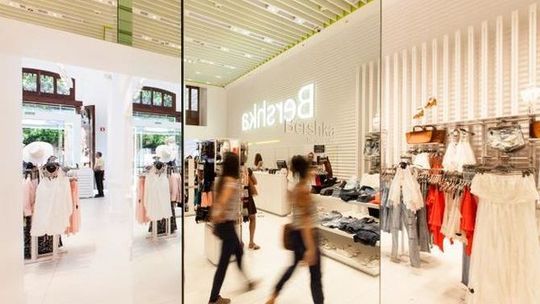 Oświetlenie centrum handlowego – czym powinno się charakteryzować?