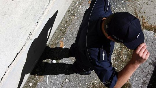 Oszuści podali się za policjantów, wyłudzili 20 tys. złotych