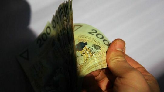 Oszuści wykonali 14 przelewów z konta swojej ofiary. Ukradli w ten sposób 234 tys. zł