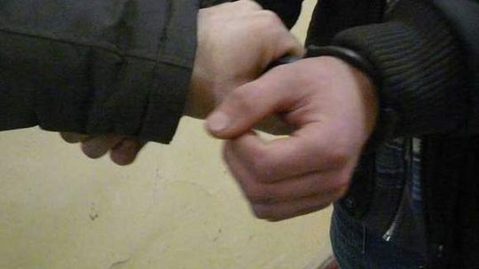 Oszust \"na wnuczka\" wyłudził oszczędności życia i... własnościowe mieszkanie
