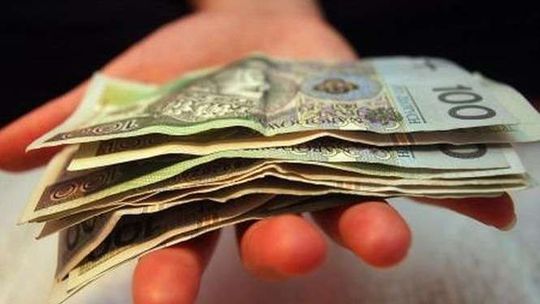 Oszust obiecał dofinansowanie z UE. Stracili 6 tys. zł