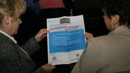 Oszustwo na „policjanta”. Starsza kobieta straciła blisko 300 tysięcy złotych