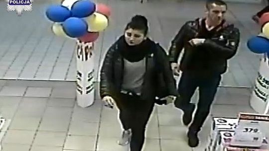 Oto złodziejska para z elektromarketu w Puławach. Nagrał ich monitoring