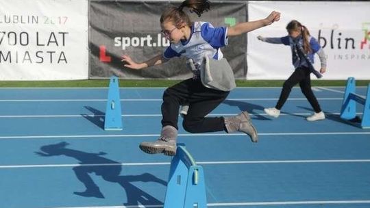 Otwarcie stadionu lekkoatletycznego w Lublinie. Uczniowie już ćwiczyli [zdjęcia]