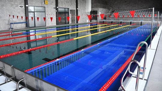 Otwierają basen po dwóch latach. Dzisiaj za darmo, od jutra drożej niż przed zamknięciem