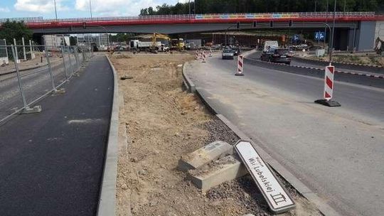 Otworzą dla ruchu obie jezdnie al. Solidarności i rondo. Kiedy pojedziemy wiaduktami?
