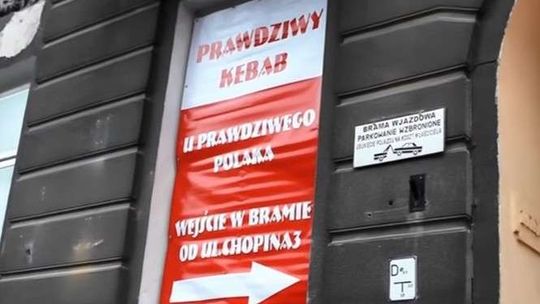 Otworzyli kebab u Prawdziwego Polaka. Marian Kowalski przeciął wstęgę