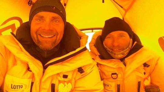 P. Tomala i R. Fronia cudem uniknęli śmierci na K2. "Twoja ręka uratowała nam życie"