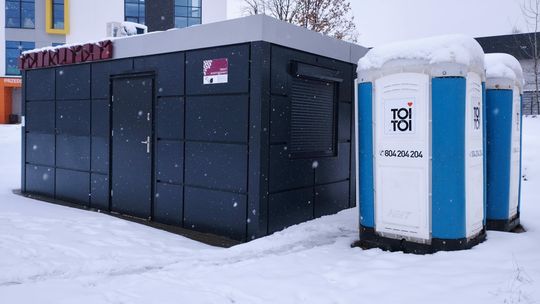 Pachnące nowością czekały na swoją szansę. W końcu otworzą toalety na pętlach