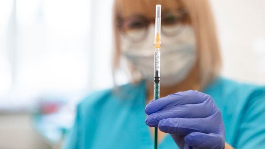 Pacjenci pytają o preparat AstraZeneca i odkładają szczepienia