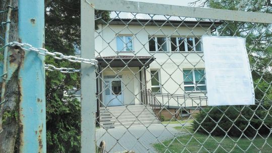 Pacjent chory na raka, niemowlak, który nie może być zaszczepiony. Karty pacjentów utknęły w piwnicy