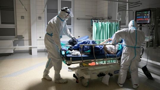 Pacjent z COVID-19 w szpitalu przy ul. Jaczewskiego. Mężczyzna pochodzi z Białorusi