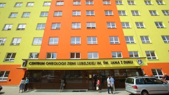 Pacjentka z nowotworem wysyłana ze szpitala do szpitala. "W jej wieku to już właściwie się umiera"