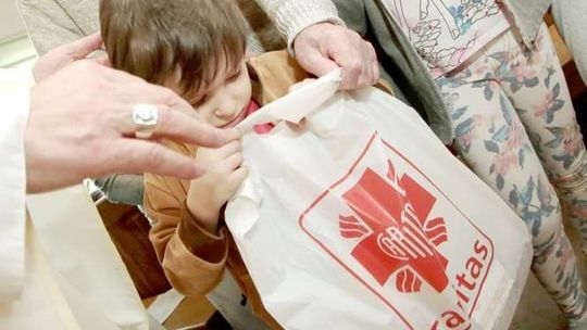 Paczki od Caritasu z okazji Światowego Dnia Chorego