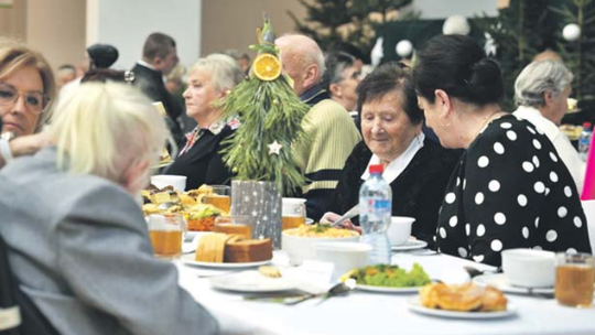 Paczki trafiły do seniorów z domu pomocy