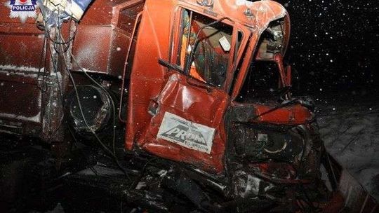 Padał śnieg, ale zaczął wyprzedzać ciężarówkę. To mogło skończyć się tragicznie