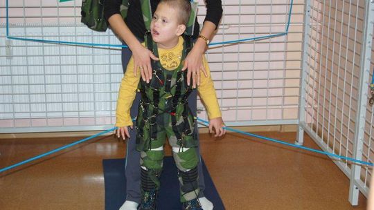 \"Pająk\" i \"kosmiczny kombinezon\". Nowoczesna technologia pomoże dzieciom