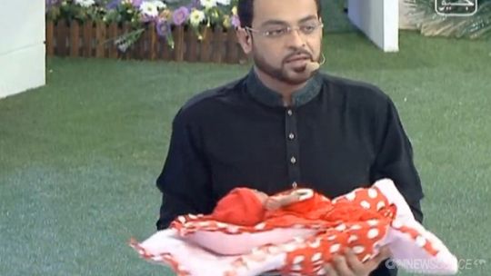 Pakistańskie małżeństwo dostało w prezencie dziecko na wizji (wideo)