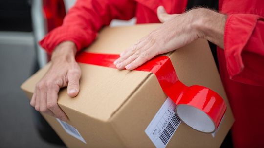 Pakowanie i zabezpieczenie towarów oraz przesyłek – poznaj 10 rozwiązań