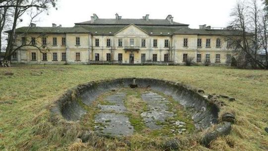 Pałac w Klemensowie, który zagrał w oskarowej Idzie, wrócił do Zamoyskich 