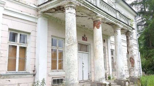Pałac w Orłowie Murowanym zamienia się w ruinę. Skontroluje go konserwator