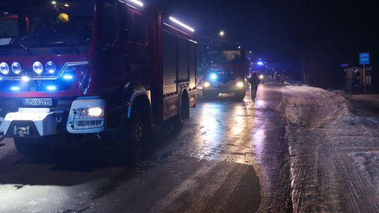 Pali się stolarnia w gminie Puławy. Na miejscy 8 zastępów straży