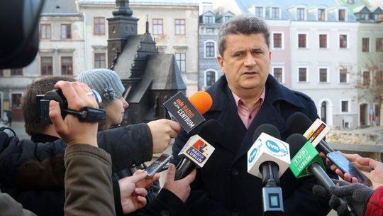 Palikot donosi na Kaczyńskiego i Millera do prokuratury