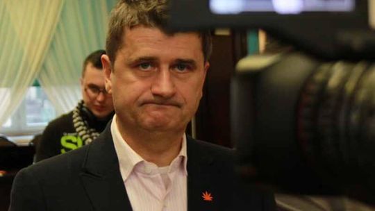Palikot: Prezerwatywy zamiast kwiatów dla kobiet